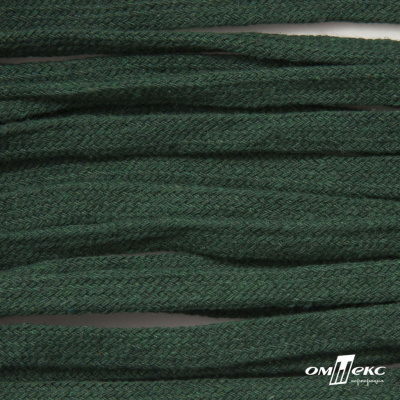 Шнур плетеный d-8 мм плоский, 70% хлопок 30% полиэстер, уп.85+/-1 м, цв.1016-т.зеленый - купить в Дзержинске. Цена: 742.50 руб.